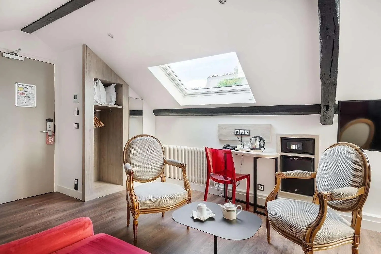 Courcelles Mederic Hotell