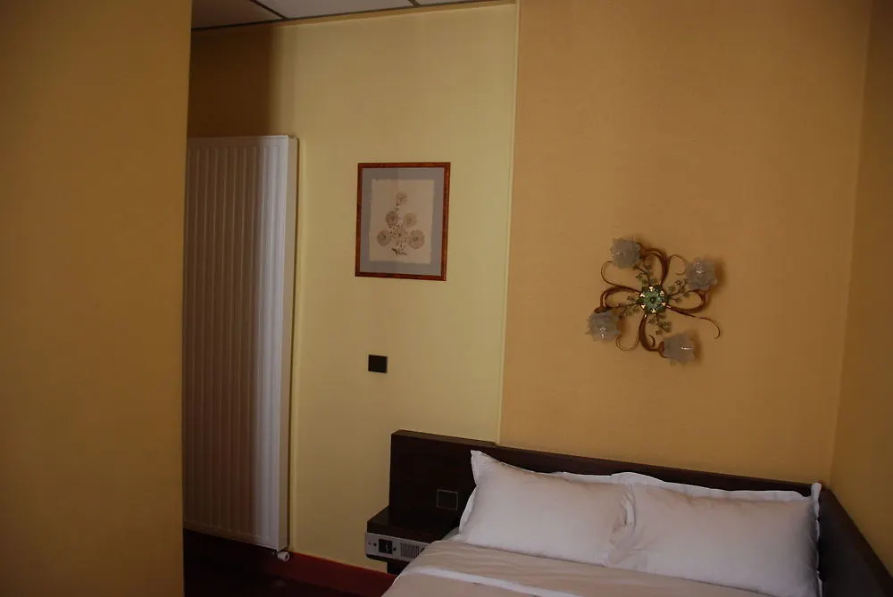 Courcelles Mederic Hotell 3*