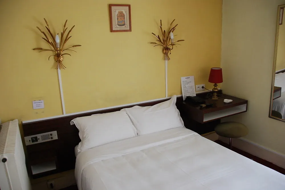 Courcelles Mederic Hotell