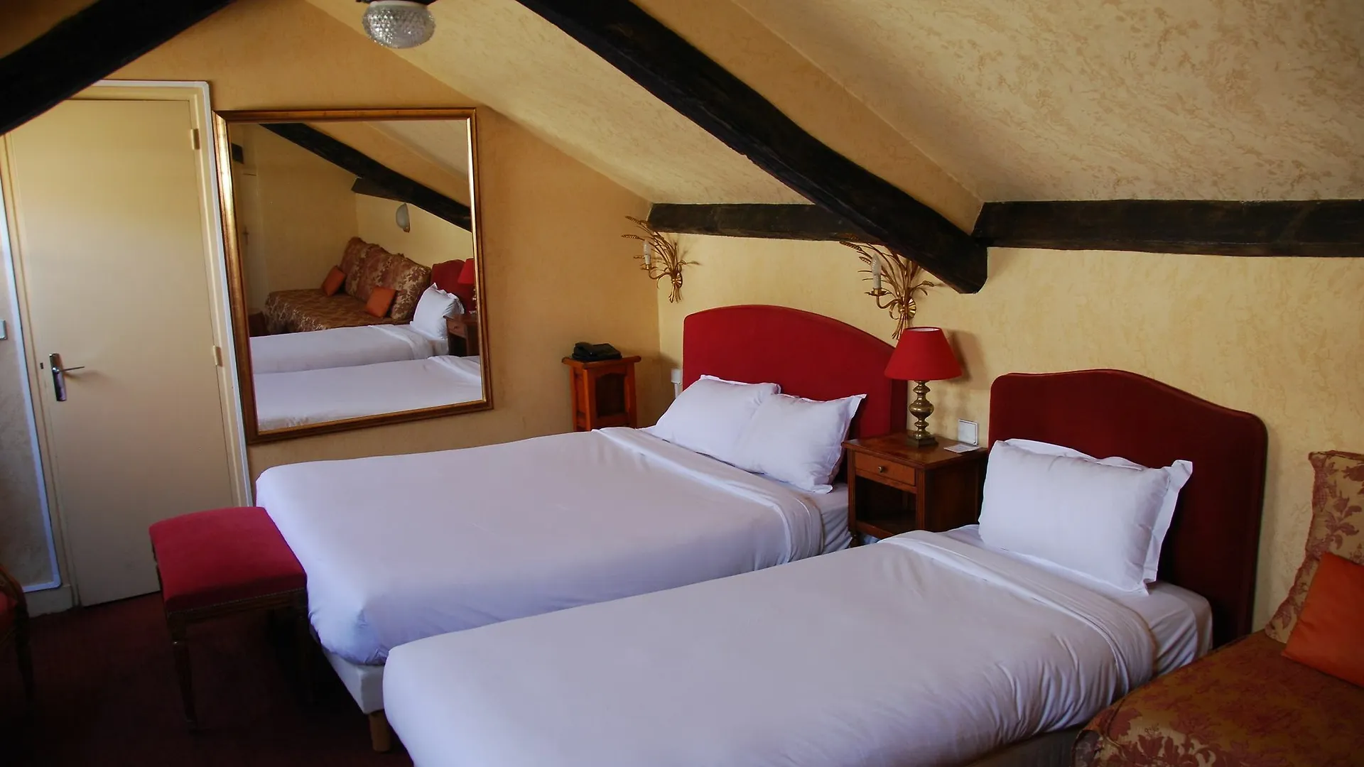 Courcelles Mederic Hotell