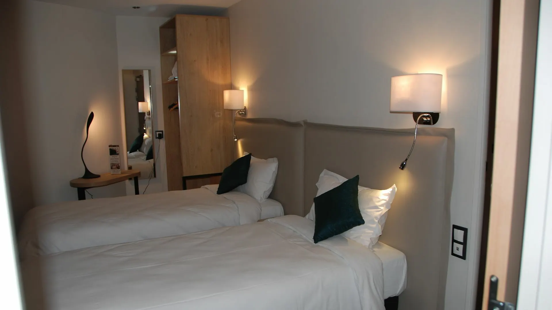Hotell Courcelles Mederic Paris