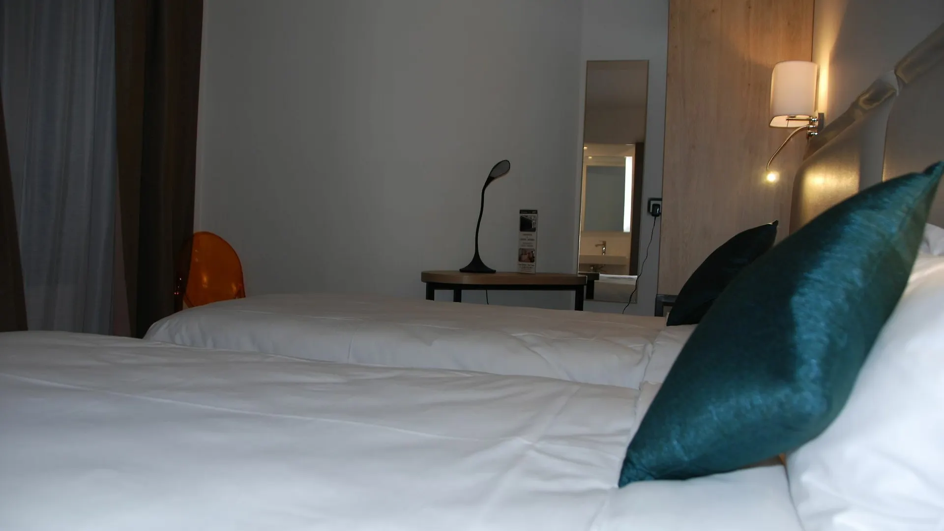 Courcelles Mederic Hotell