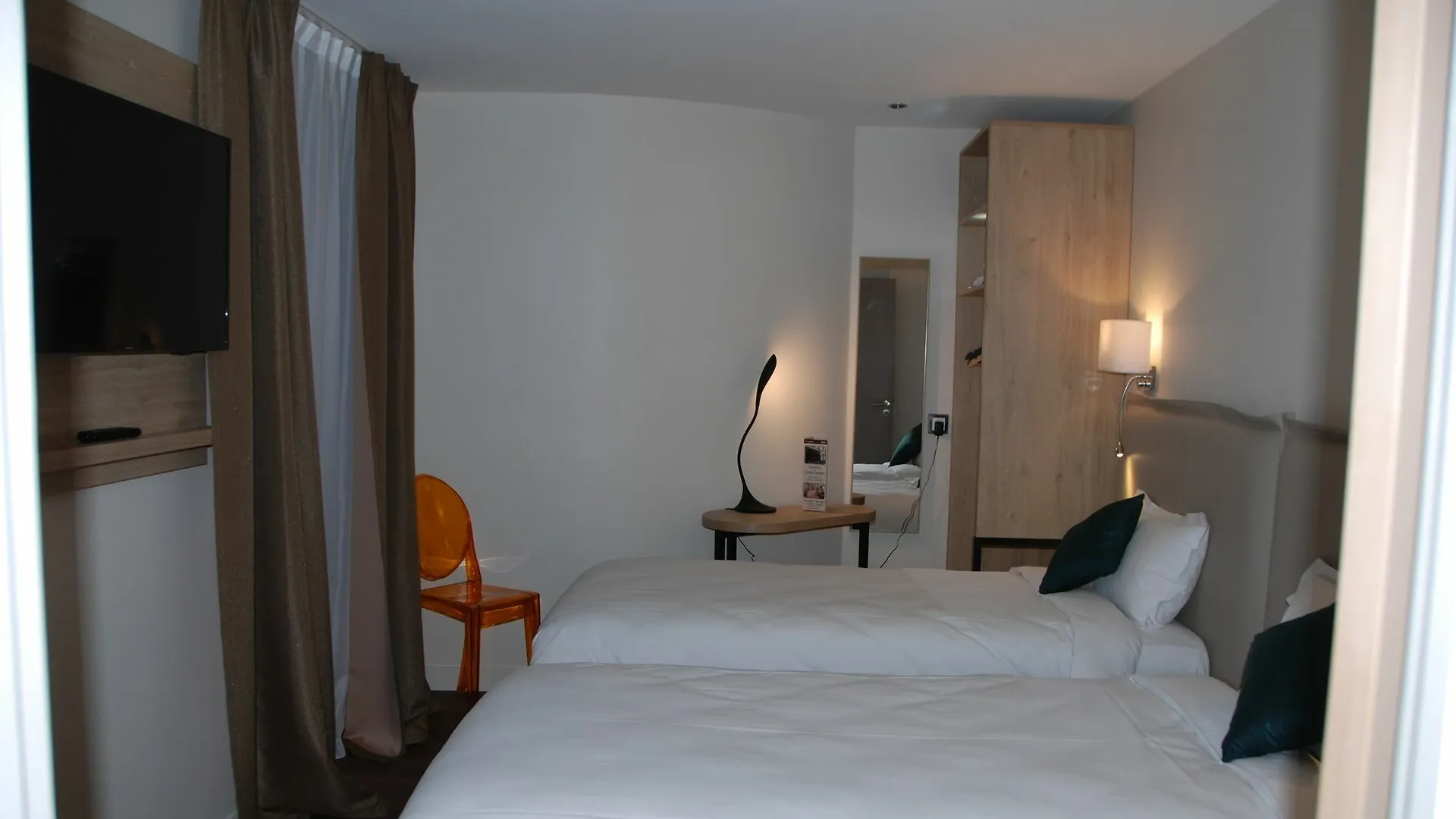 Courcelles Mederic Hotell