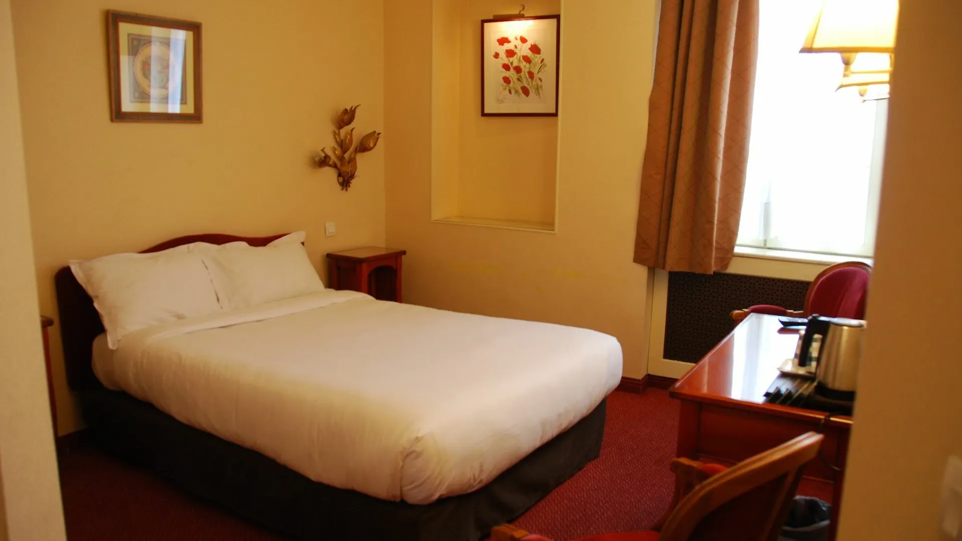 Courcelles Mederic Hotell 3*